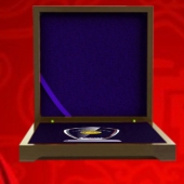 2013年5月：定制广铁集团定制水晶摆件镶纪念币定制